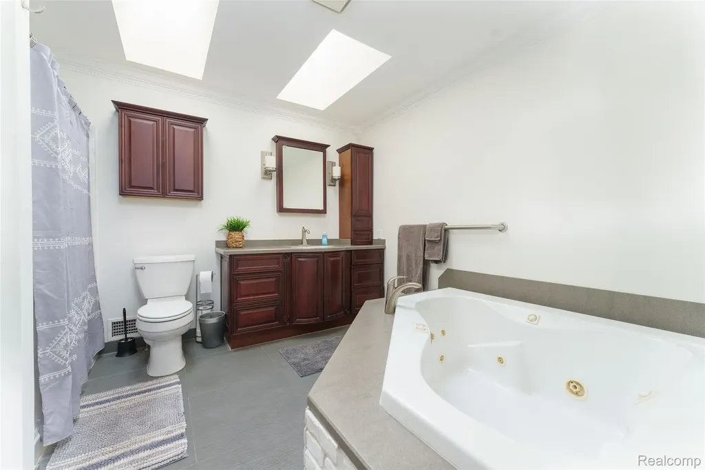 2226 Bowles Street Fenton Charter Township MI 48430