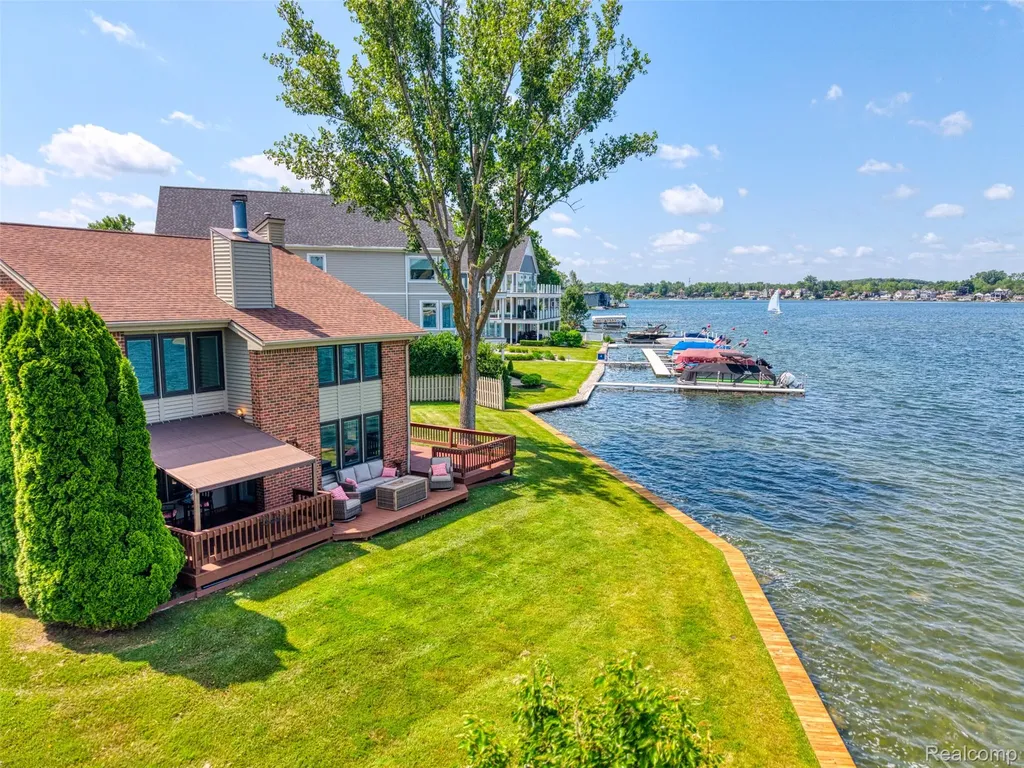 2226 Bowles Street Fenton Charter Township MI 48430