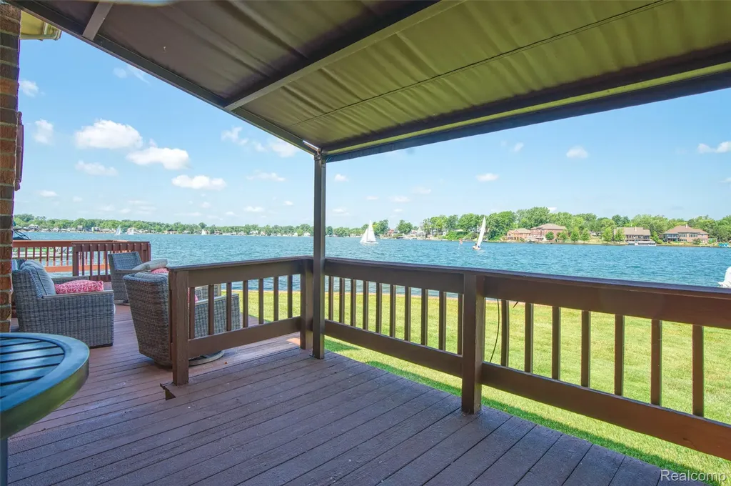2226 Bowles Street Fenton Charter Township MI 48430