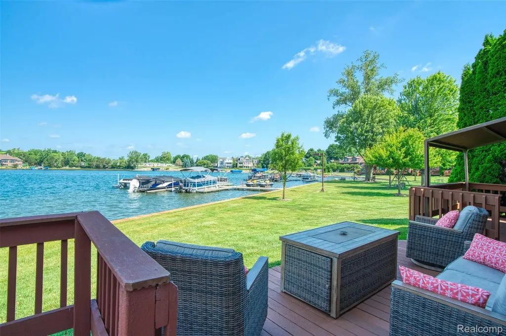 2226 Bowles Street Fenton Charter Township MI 48430