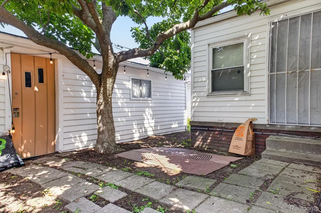 17501 Mendota Street Detroit City MI 48221