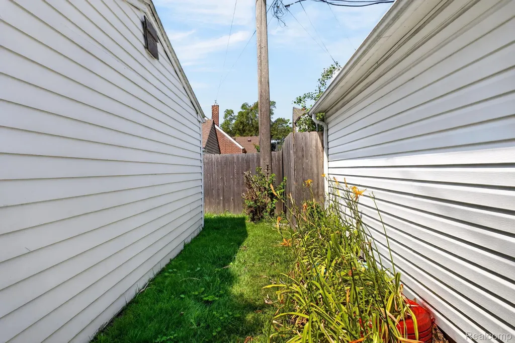 17501 Mendota Street Detroit City MI 48221