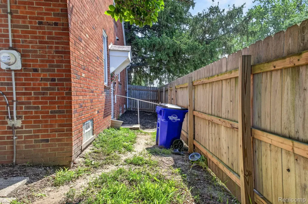 17501 Mendota Street Detroit City MI 48221