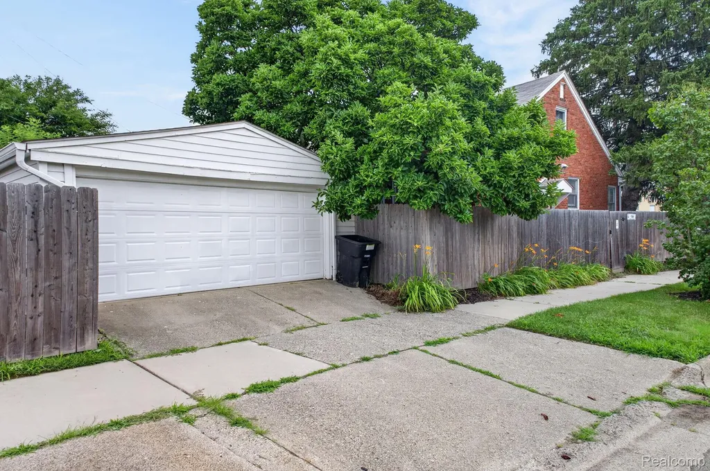 17501 Mendota Street Detroit City MI 48221