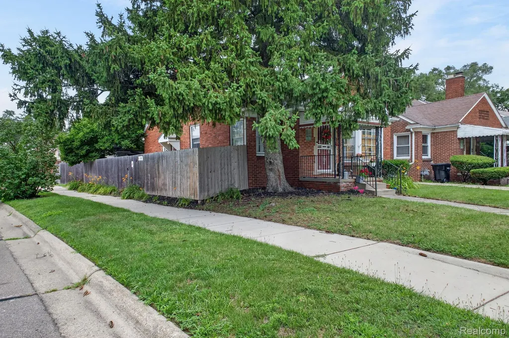 17501 Mendota Street Detroit City MI 48221