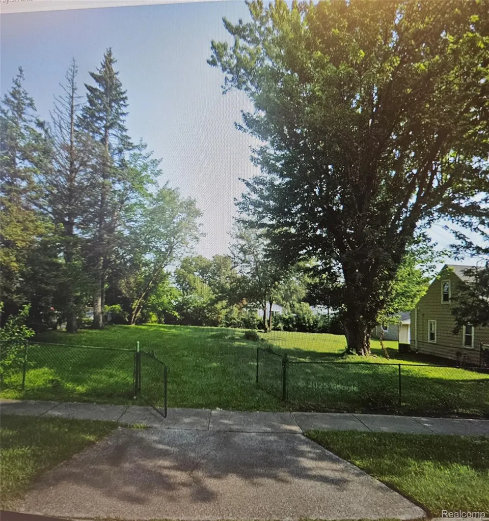 29080 Powers Street Westland City MI 48186