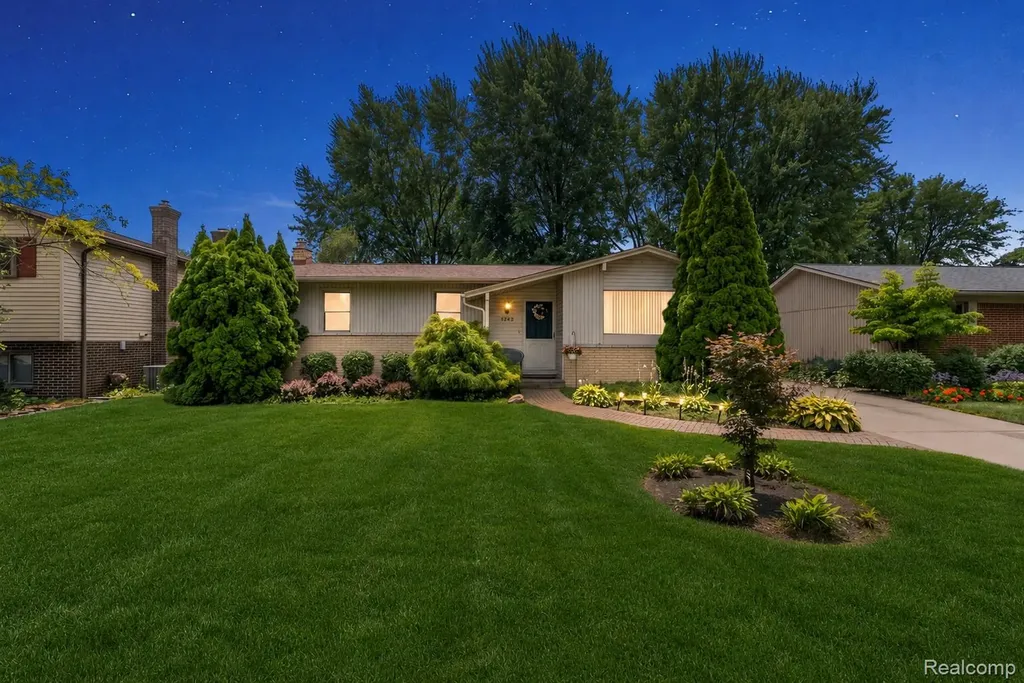 5242 Mansfield Avenue Sterling Heights City MI 48310