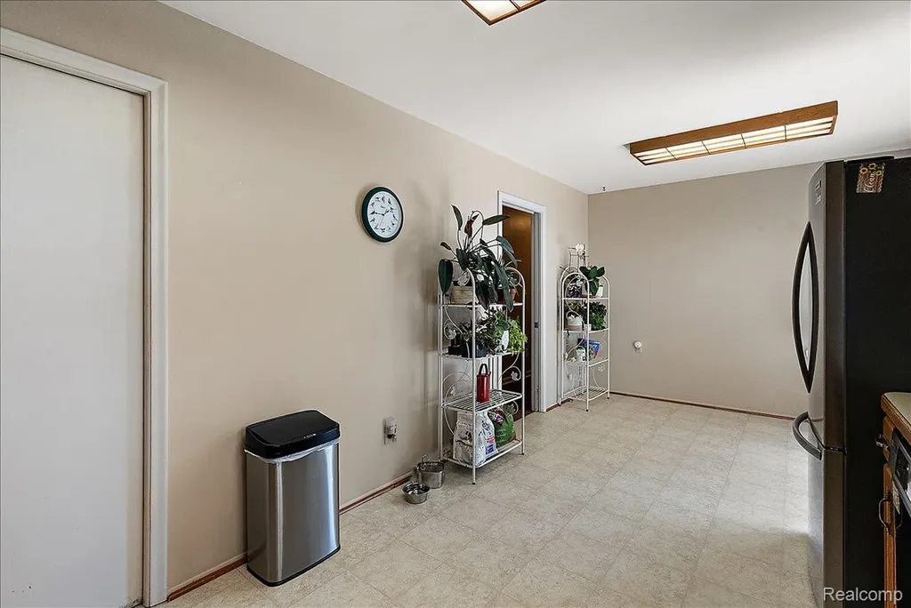 5242 Mansfield Avenue Sterling Heights City MI 48310