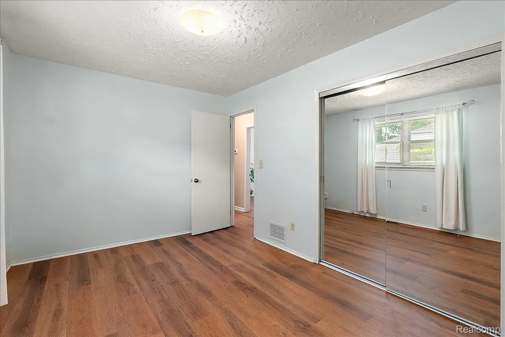 5242 Mansfield Avenue Sterling Heights City MI 48310