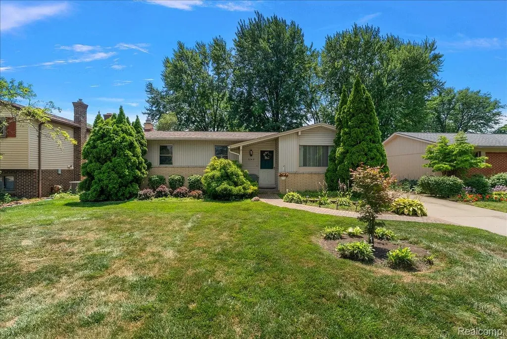 5242 Mansfield Avenue Sterling Heights City MI 48310