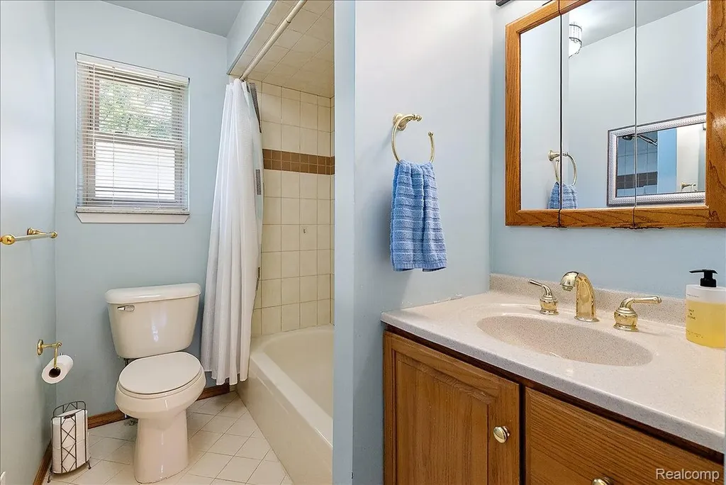 5242 Mansfield Avenue Sterling Heights City MI 48310