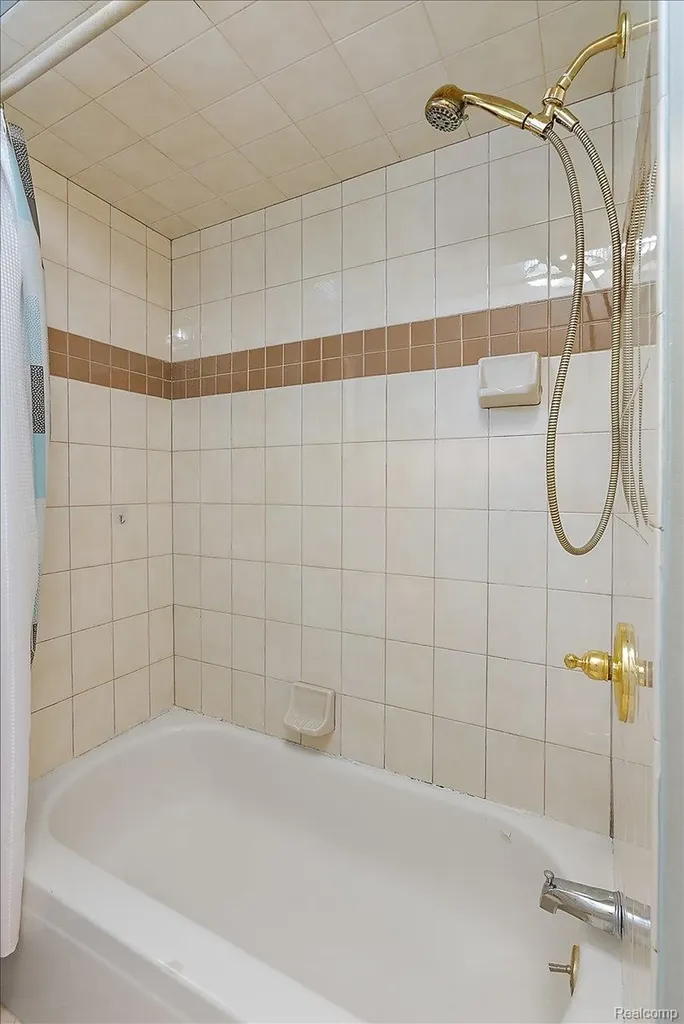 5242 Mansfield Avenue Sterling Heights City MI 48310