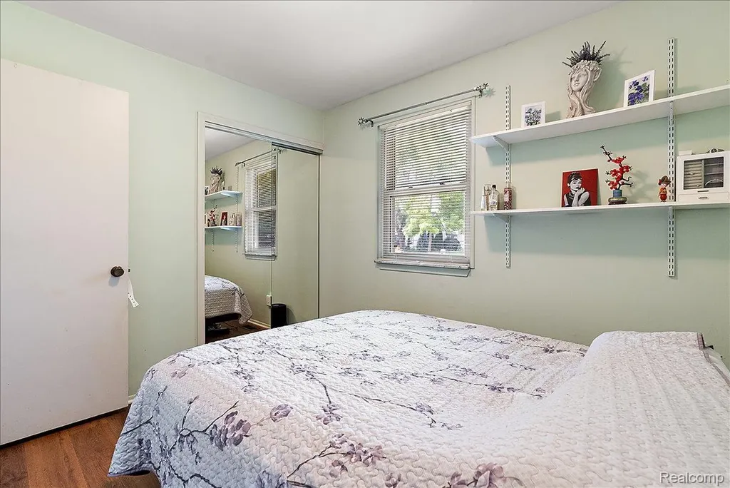 5242 Mansfield Avenue Sterling Heights City MI 48310