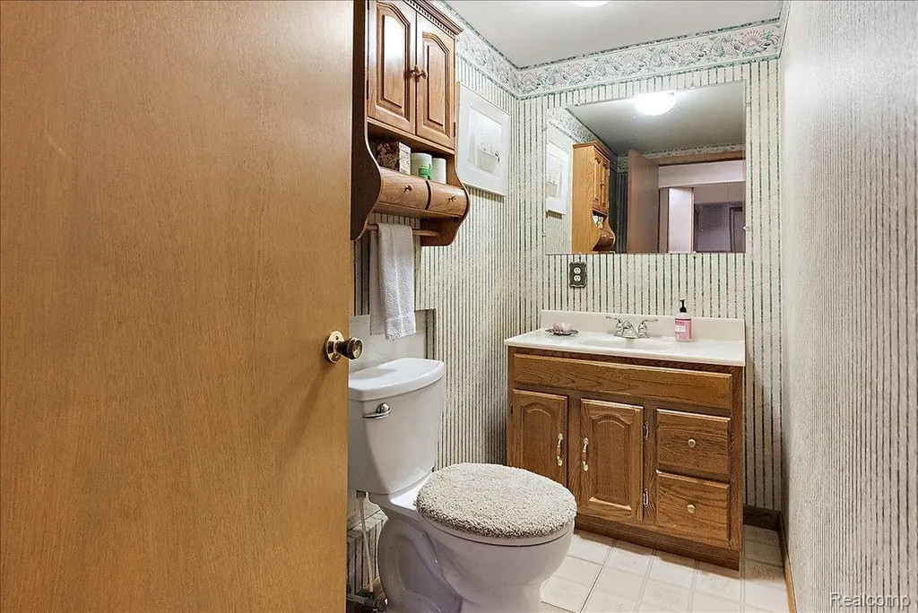 5242 Mansfield Avenue Sterling Heights City MI 48310