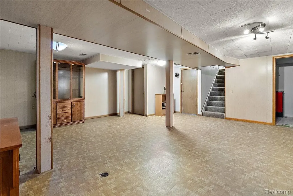 5242 Mansfield Avenue Sterling Heights City MI 48310