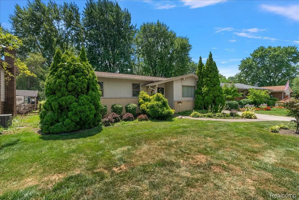 5242 Mansfield Avenue Sterling Heights City MI 48310