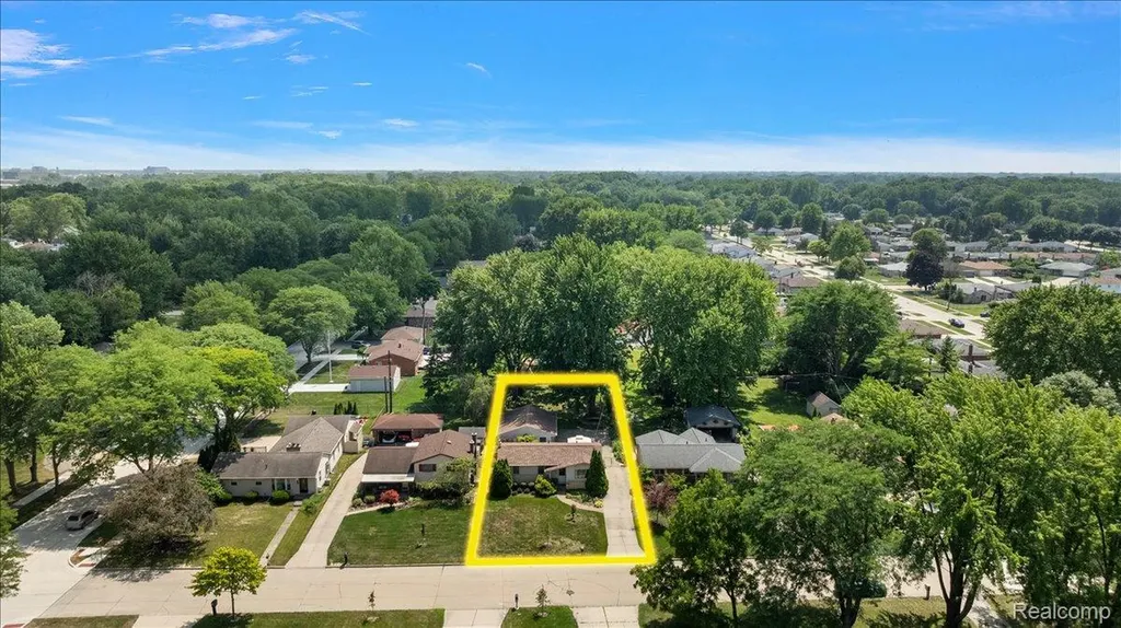 5242 Mansfield Avenue Sterling Heights City MI 48310