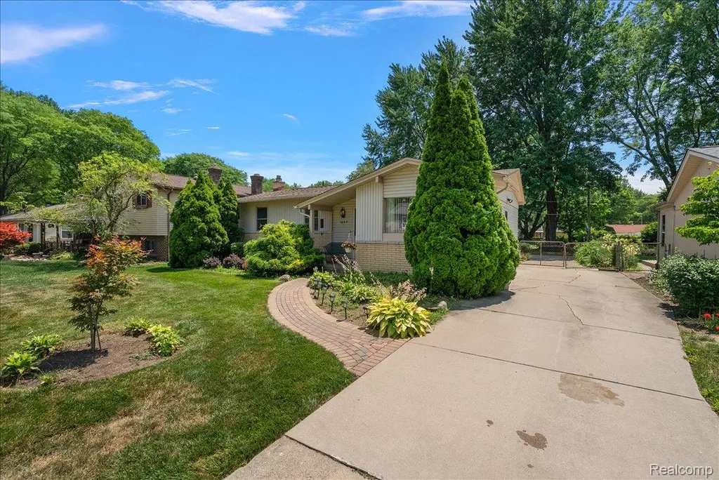 5242 Mansfield Avenue Sterling Heights City MI 48310