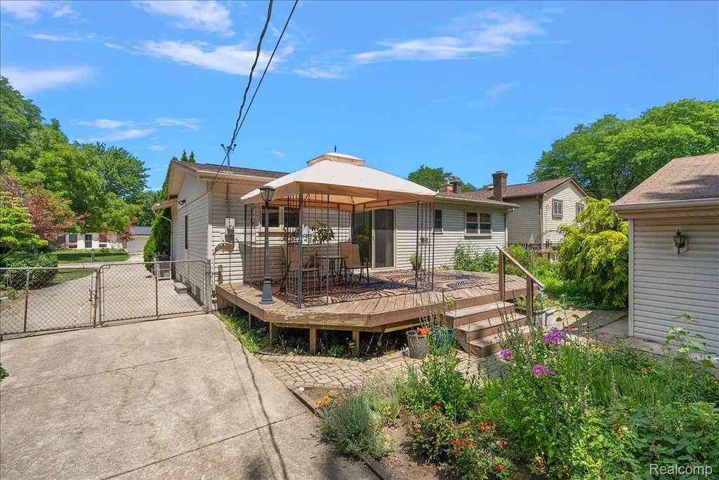 5242 Mansfield Avenue Sterling Heights City MI 48310