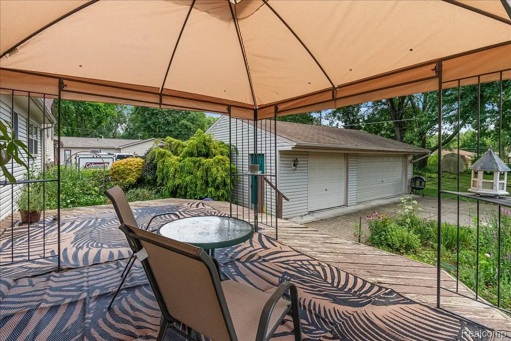 5242 Mansfield Avenue Sterling Heights City MI 48310