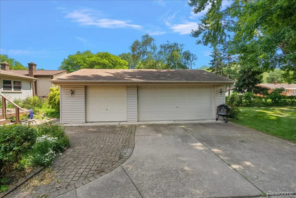 5242 Mansfield Avenue Sterling Heights City MI 48310