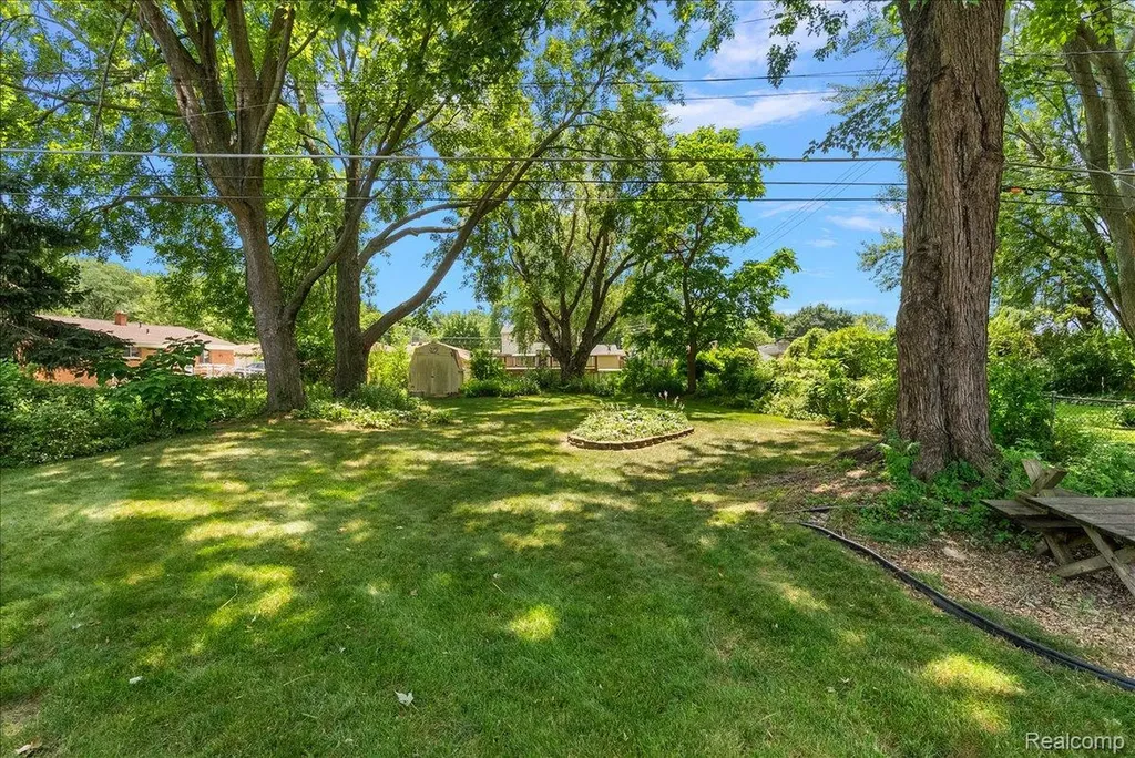 5242 Mansfield Avenue Sterling Heights City MI 48310