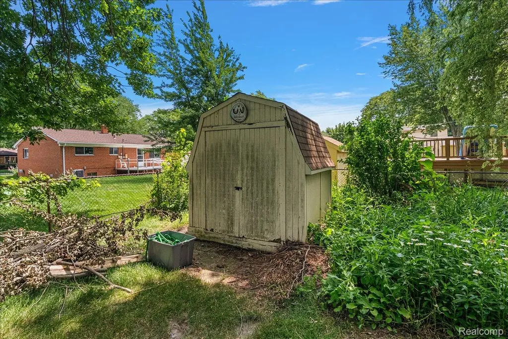 5242 Mansfield Avenue Sterling Heights City MI 48310