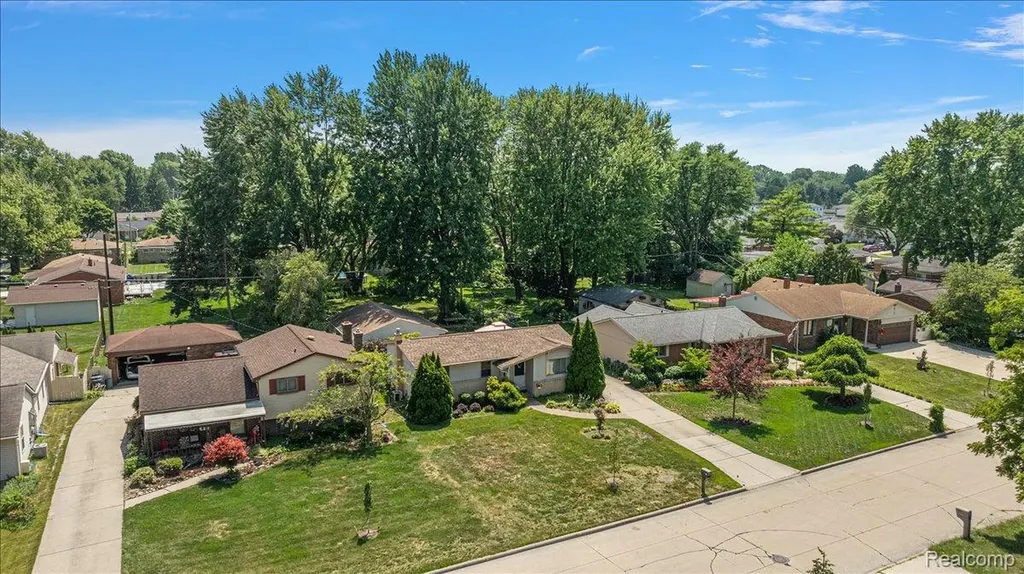 5242 Mansfield Avenue Sterling Heights City MI 48310