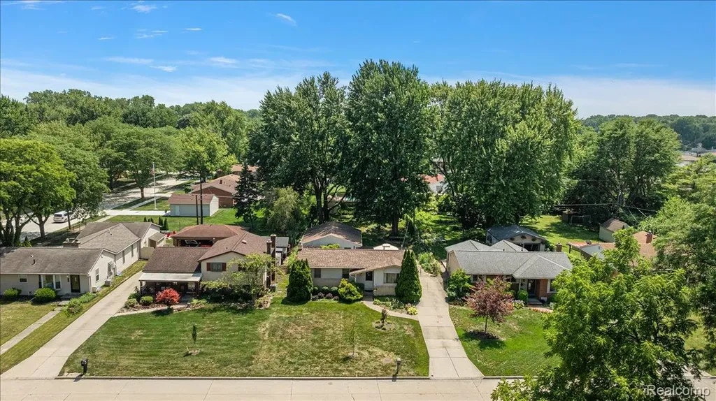 5242 Mansfield Avenue Sterling Heights City MI 48310