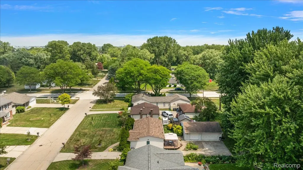 5242 Mansfield Avenue Sterling Heights City MI 48310