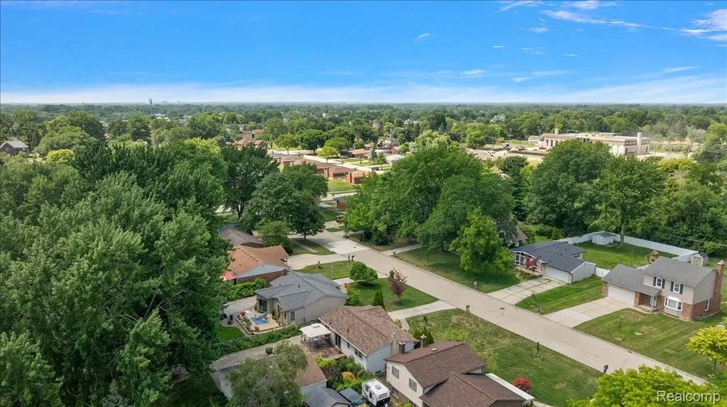 5242 Mansfield Avenue Sterling Heights City MI 48310