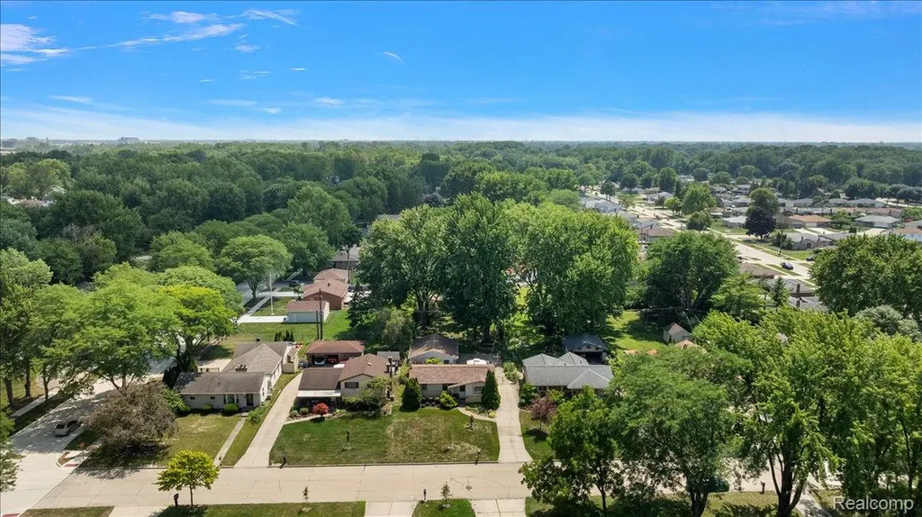 5242 Mansfield Avenue Sterling Heights City MI 48310