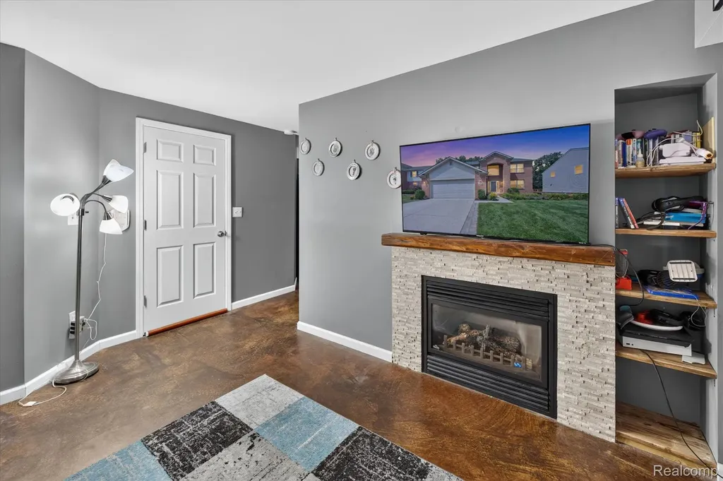 2557 Solace Drive Commerce Charter Township MI 48382