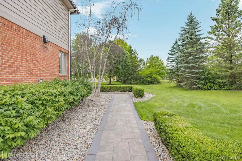 6411 Lapham Court Salem Township MI 48170