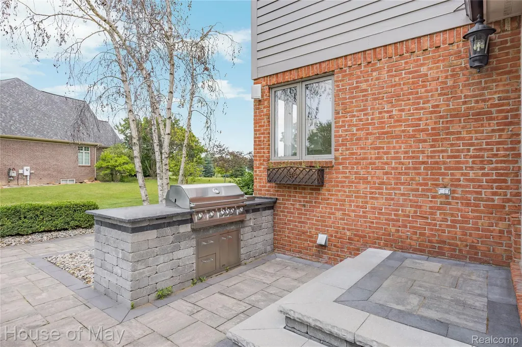 6411 Lapham Court Salem Township MI 48170
