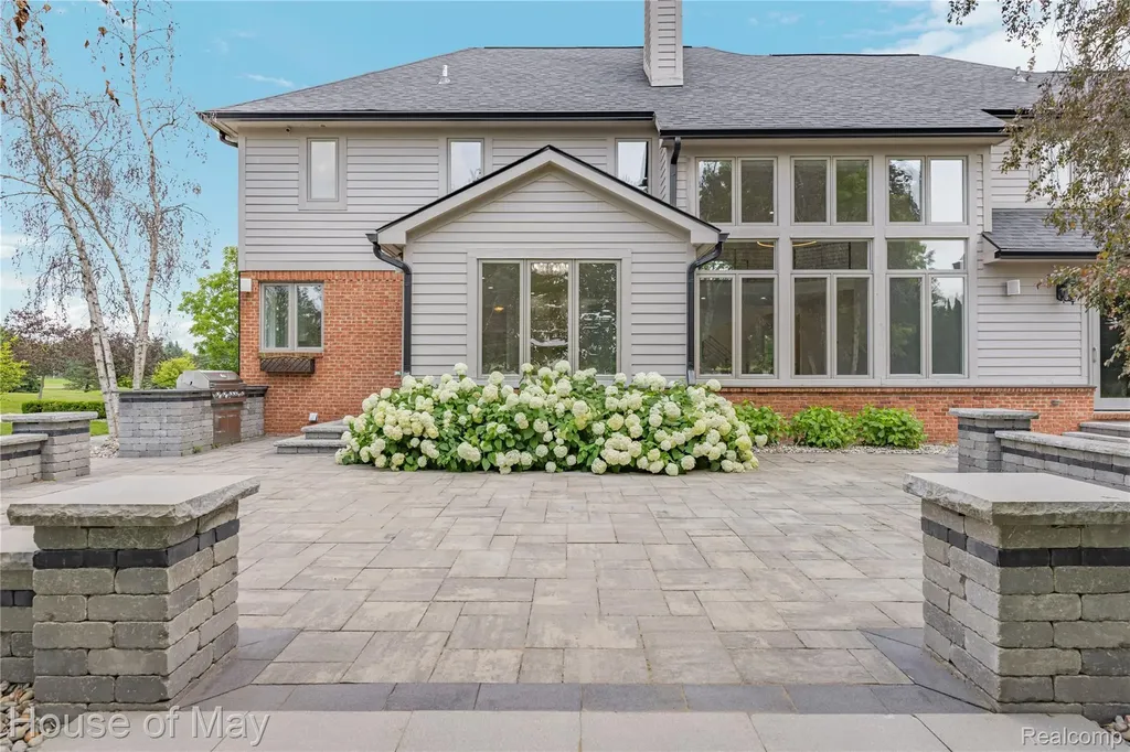 6411 Lapham Court Salem Township MI 48170