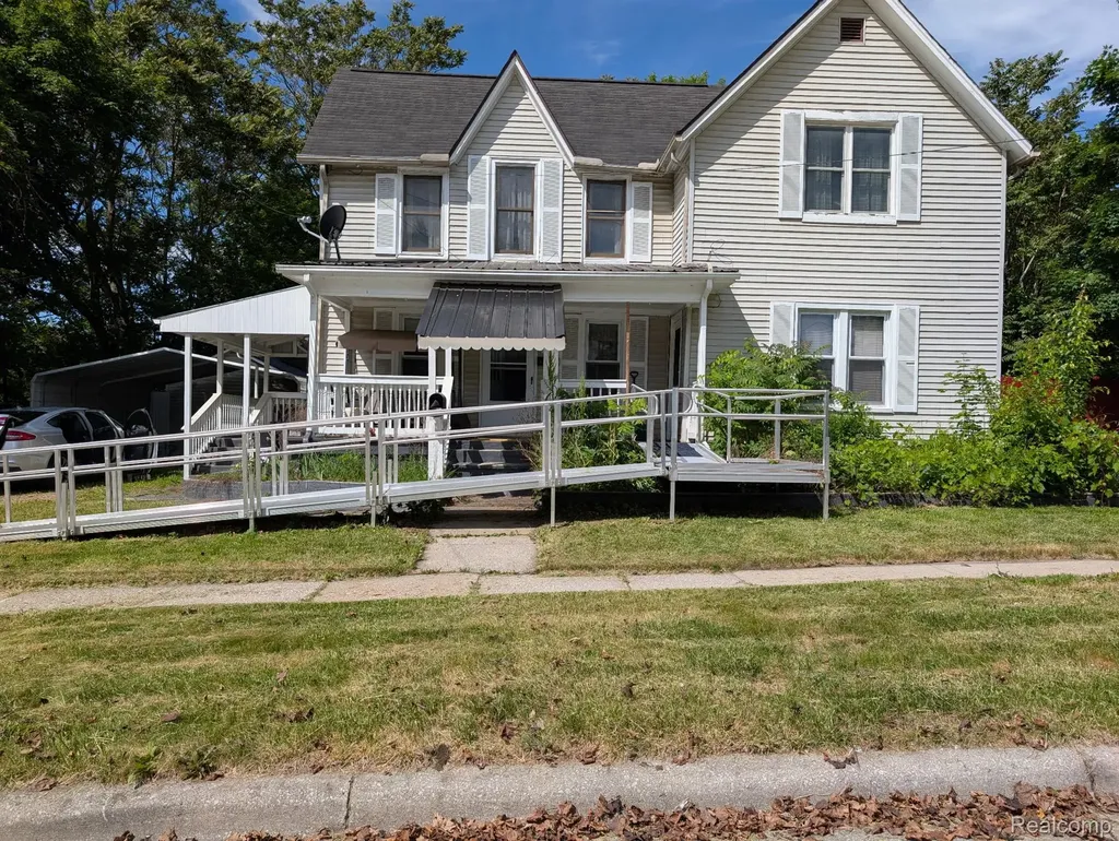 261 Fox Street Lapeer City MI 48446