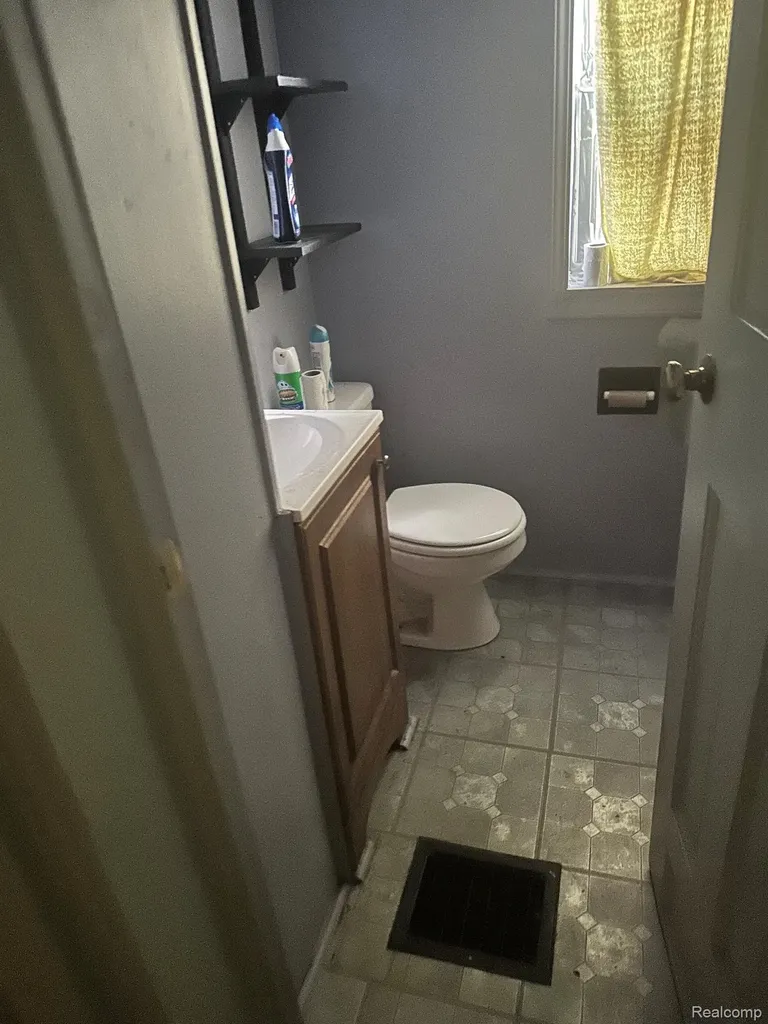 261 Fox Street Lapeer City MI 48446