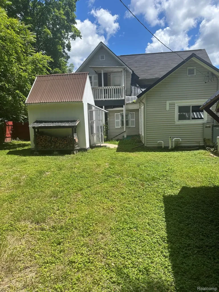 261 Fox Street Lapeer City MI 48446