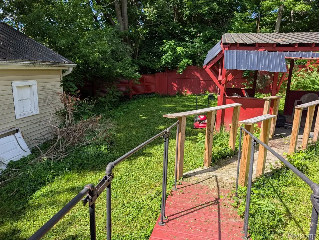 261 Fox Street Lapeer City MI 48446