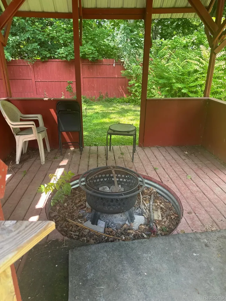 261 Fox Street Lapeer City MI 48446