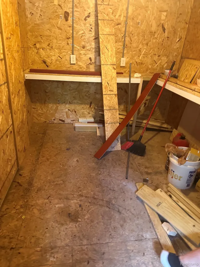 261 Fox Street Lapeer City MI 48446