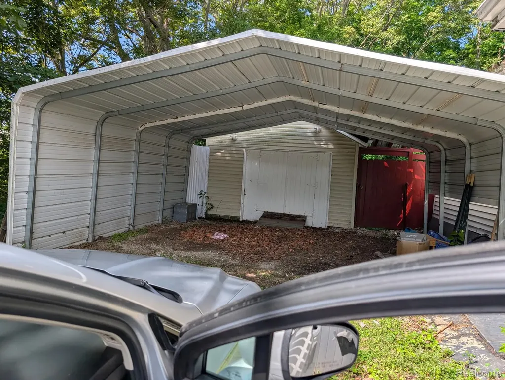 261 Fox Street Lapeer City MI 48446