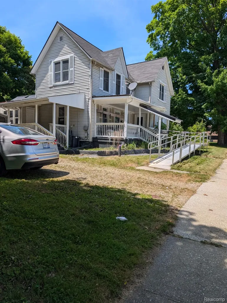 261 Fox Street Lapeer City MI 48446