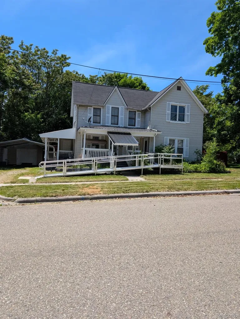 261 Fox Street Lapeer City MI 48446