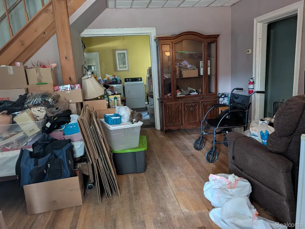 261 Fox Street Lapeer City MI 48446