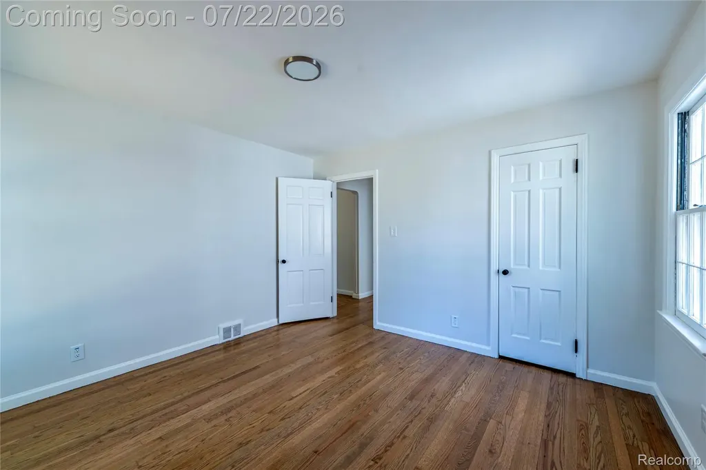 10425 Elgin Avenue Huntington Woods City MI 48070