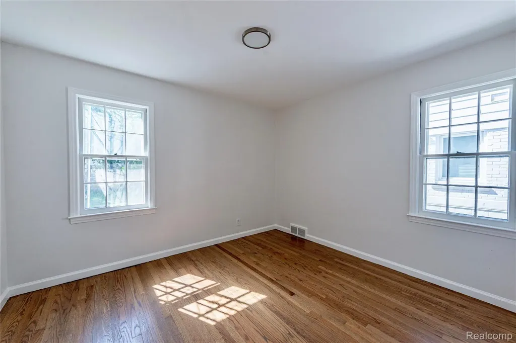 10425 Elgin Avenue Huntington Woods City MI 48070