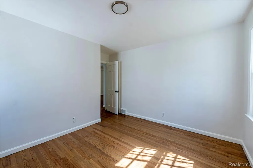 10425 Elgin Avenue Huntington Woods City MI 48070