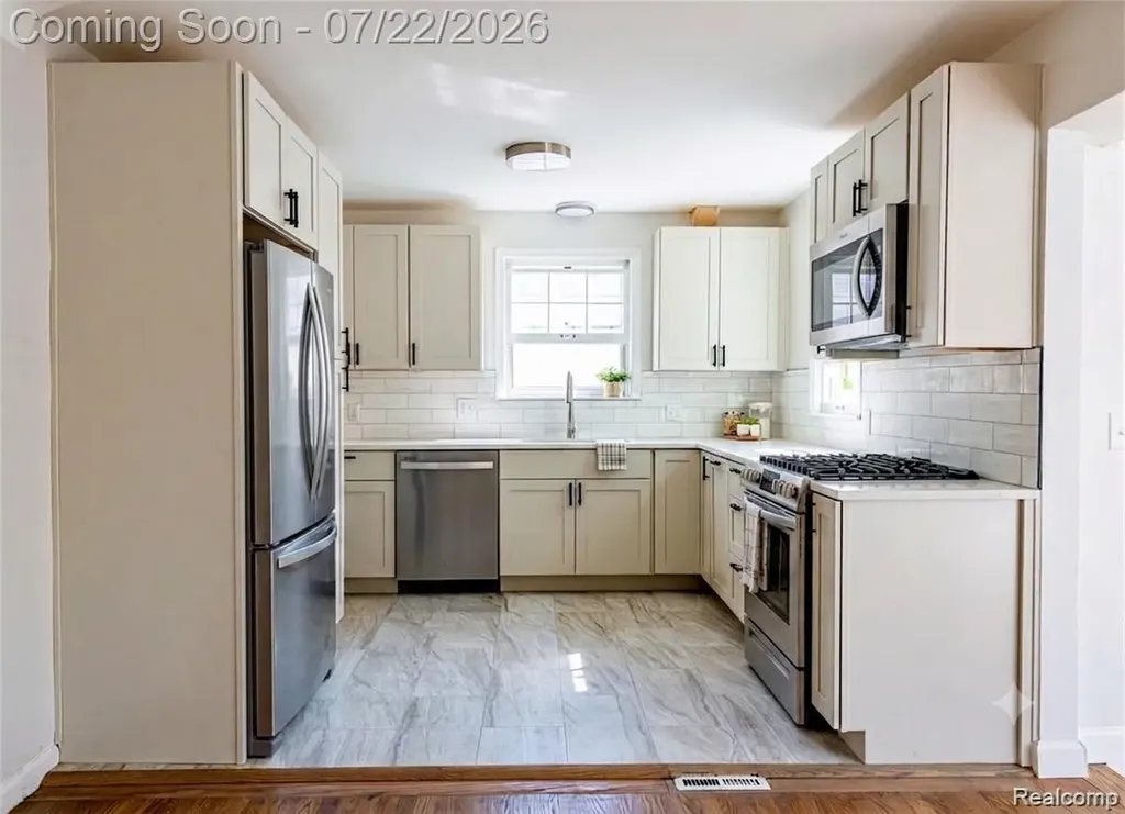 10425 Elgin Avenue Huntington Woods City MI 48070